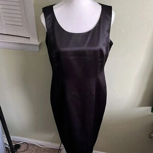 Bloomingdale’s satin body fitting knee length black sheath midi sleeveless dress